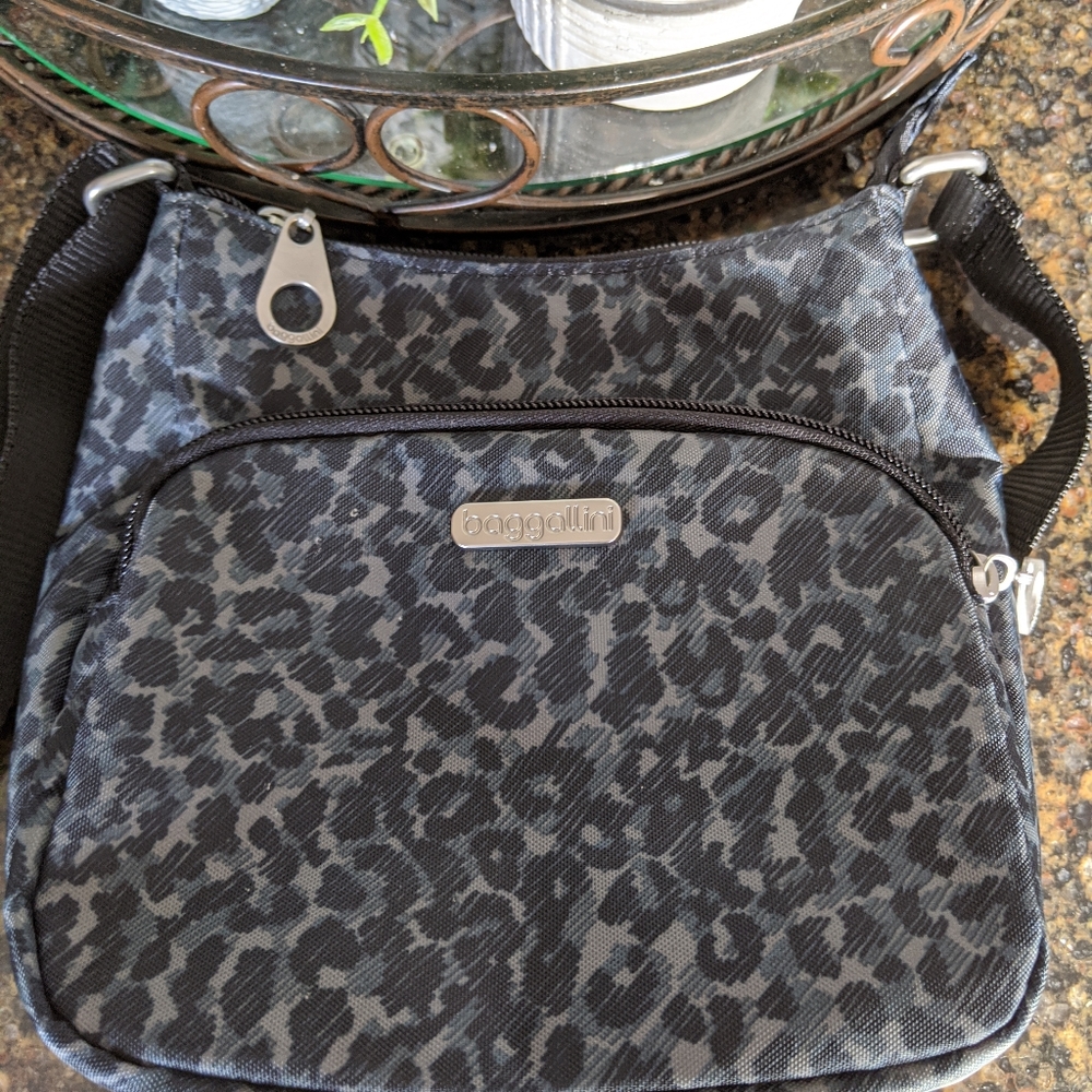 Baggallini Small Black Cheetah Crossbody